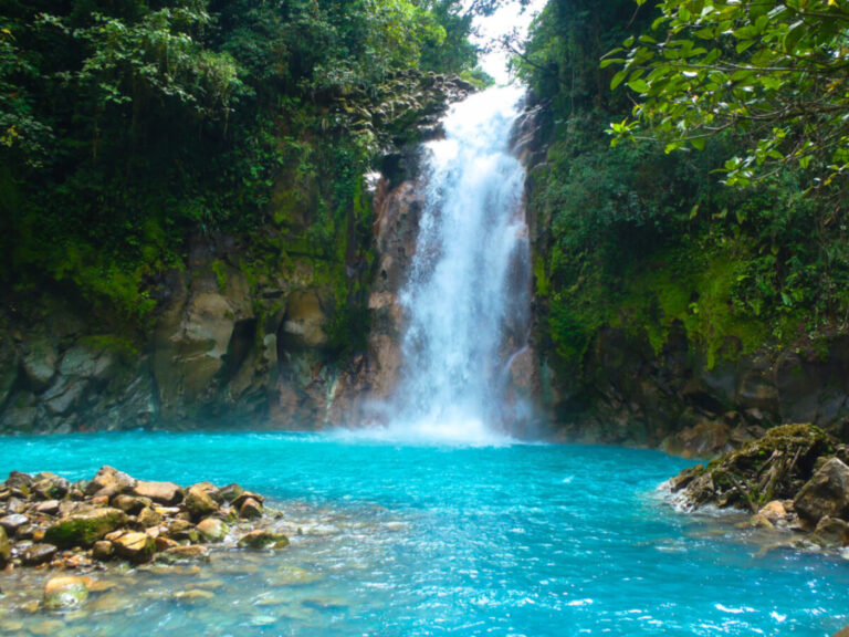 Natural Wonders in Costa Rica: Rio Celeste Waterfalls